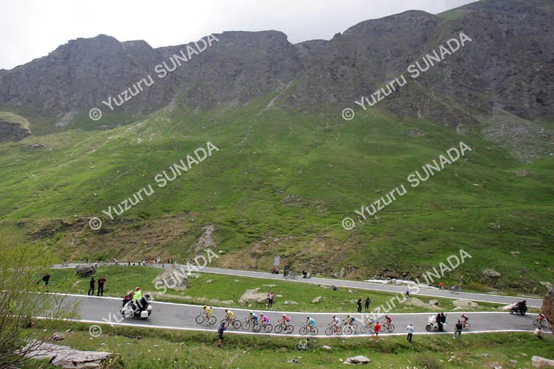 Peloton on Colle dell'Agnello004p.jpg